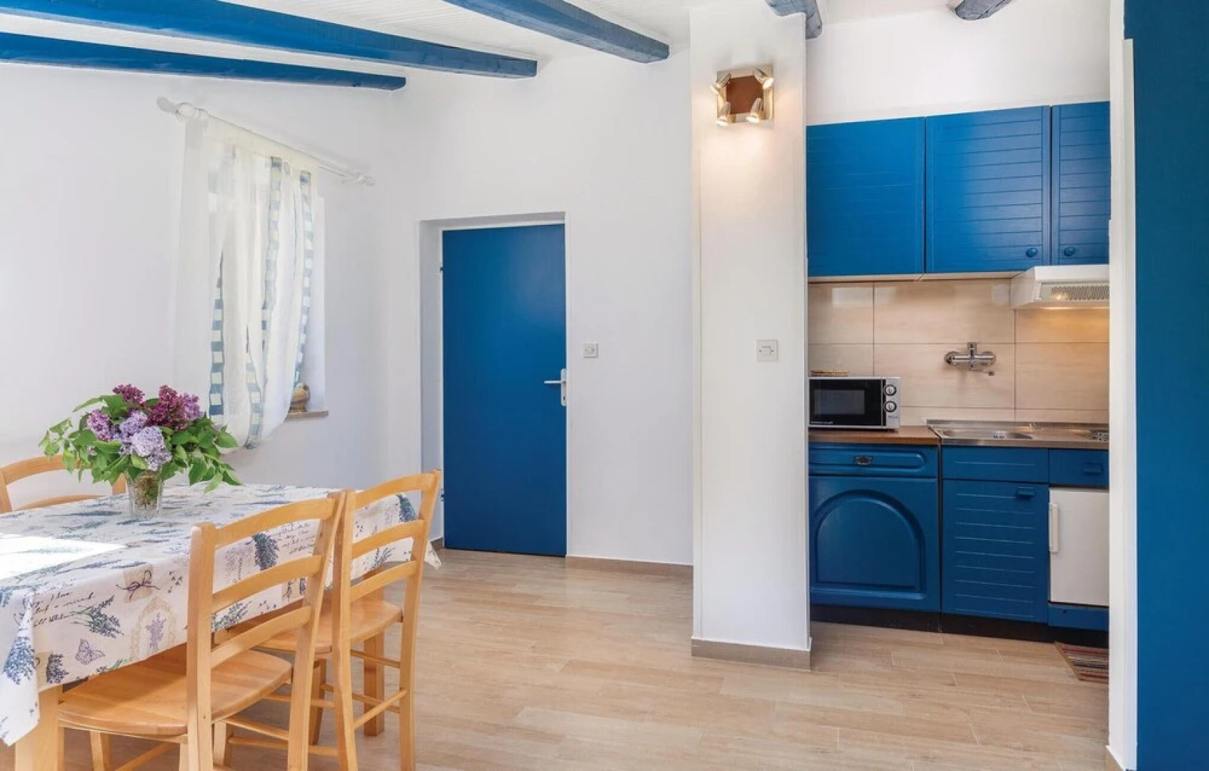 Stunning Home in Tar With Wifi and 4 Bedrooms