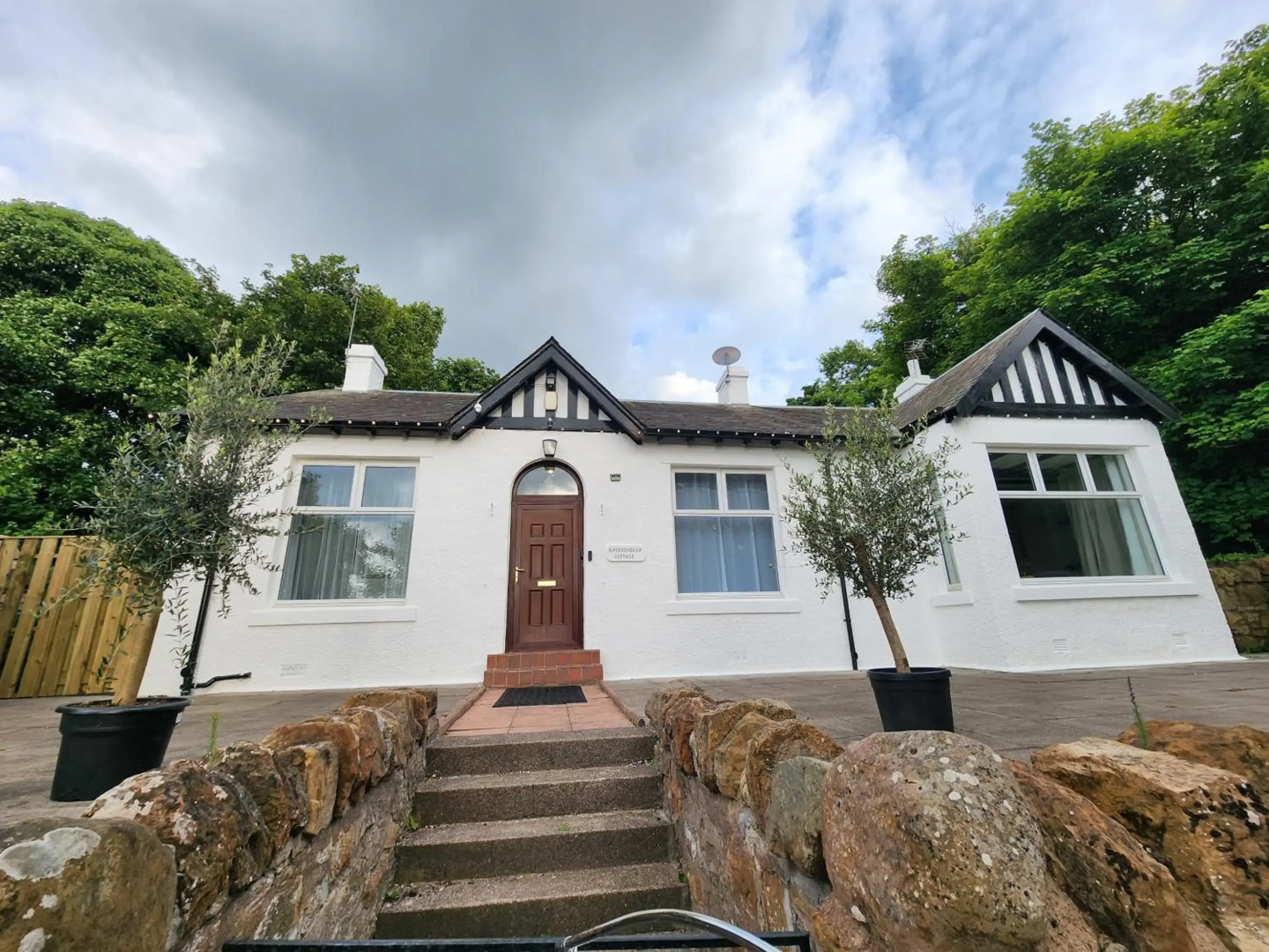 East Lothian Semi-secluded Cottage for up to 9