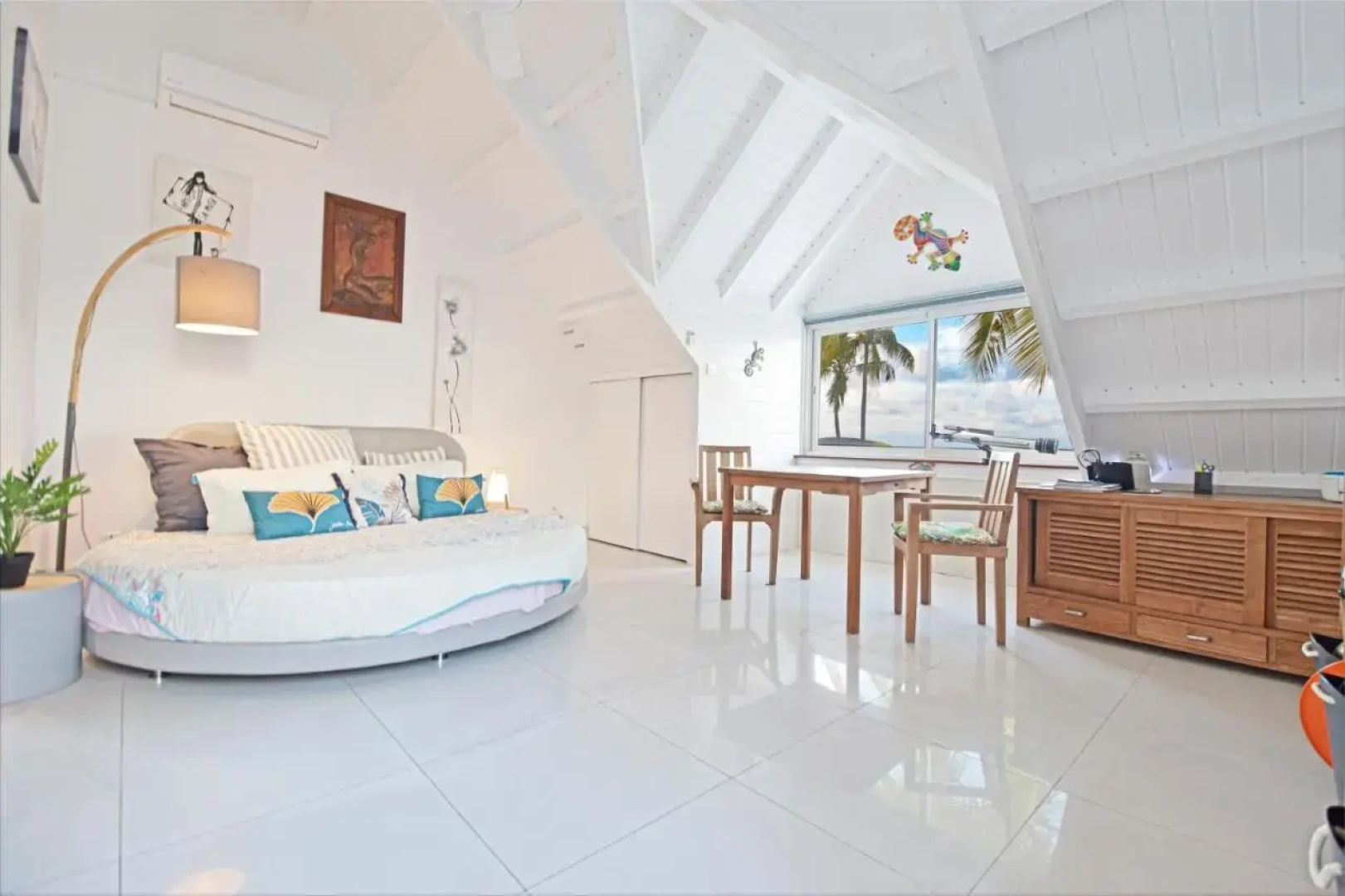 Deja Blue - Comfortable Beachfront Condo