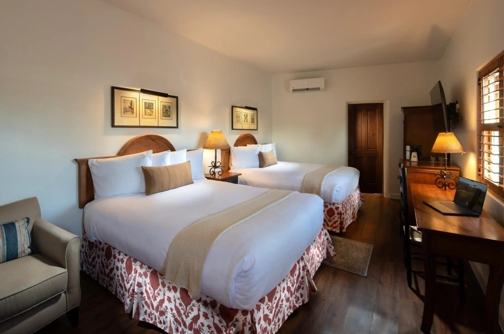 Piñon Court By La Fonda