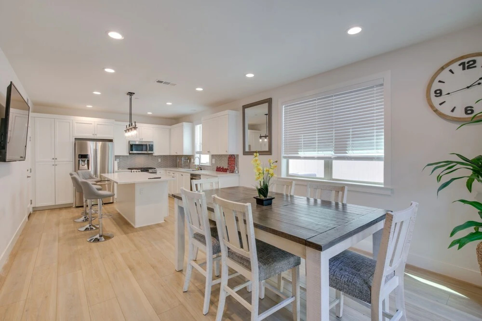 Pet-friendly Paramount Home, 16 Mi to Los Angeles!