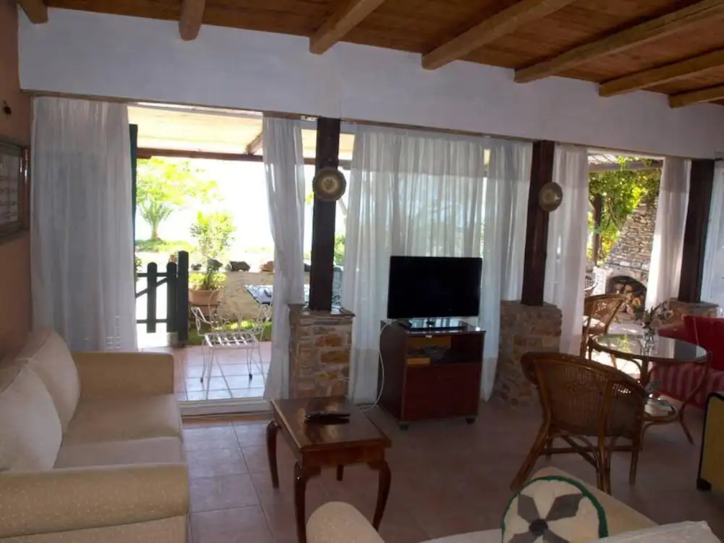 Alonaki Seafront Cottage