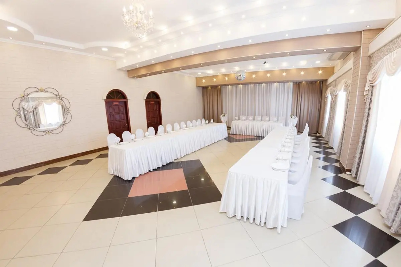 Гостиничный комплекс 7 и Я на Омской