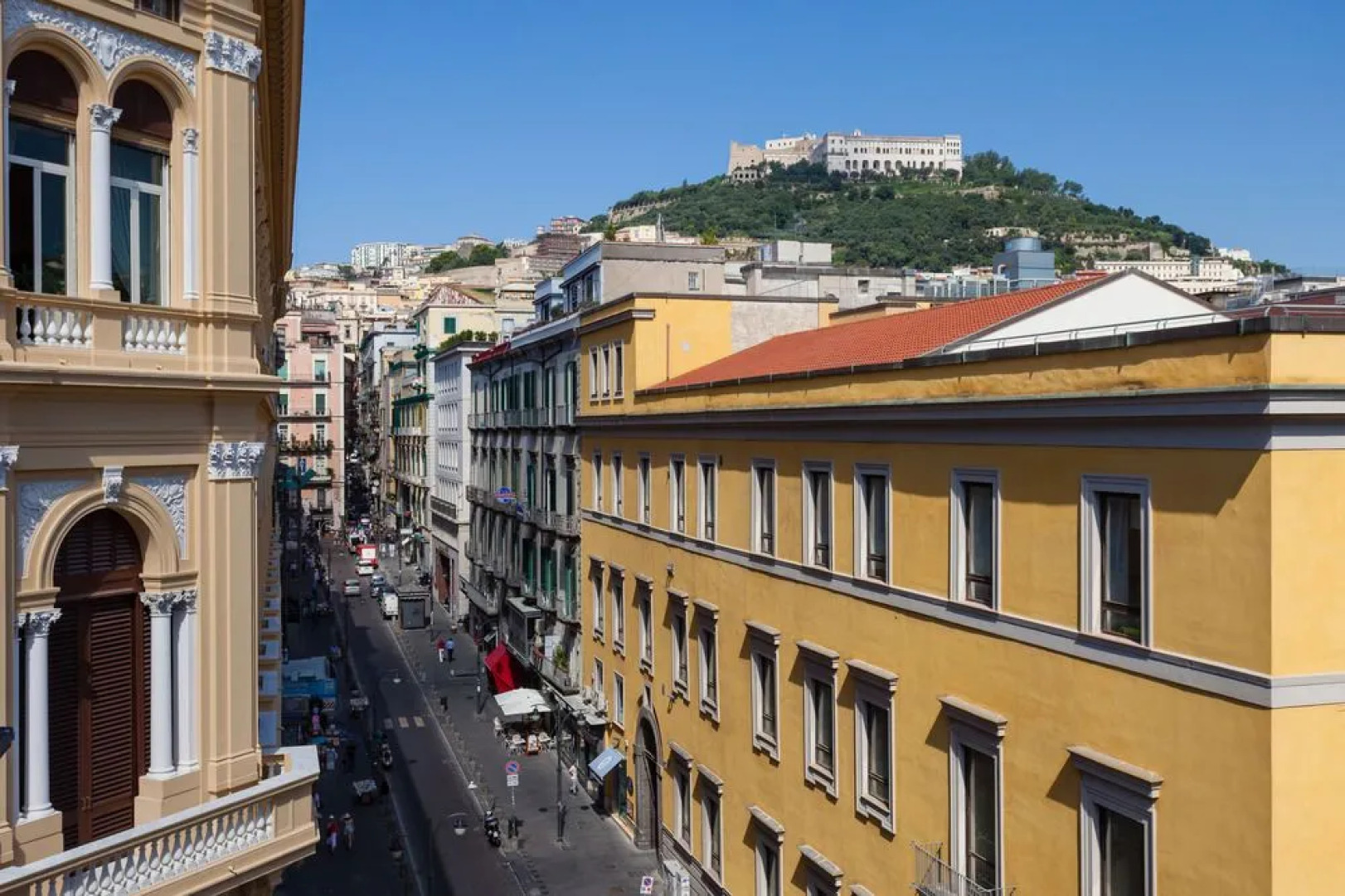 Al Maschio Angioino - Castel Nuovo