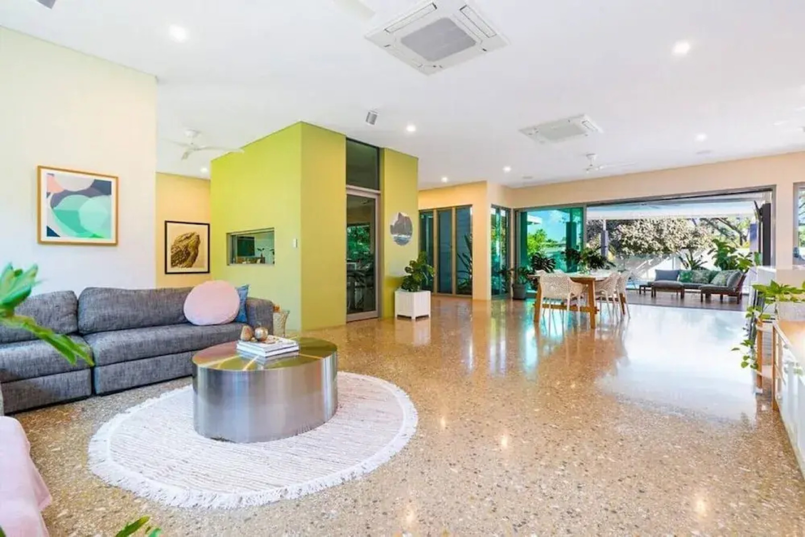 ZENLUX - 5BR Holiday Home with Pool