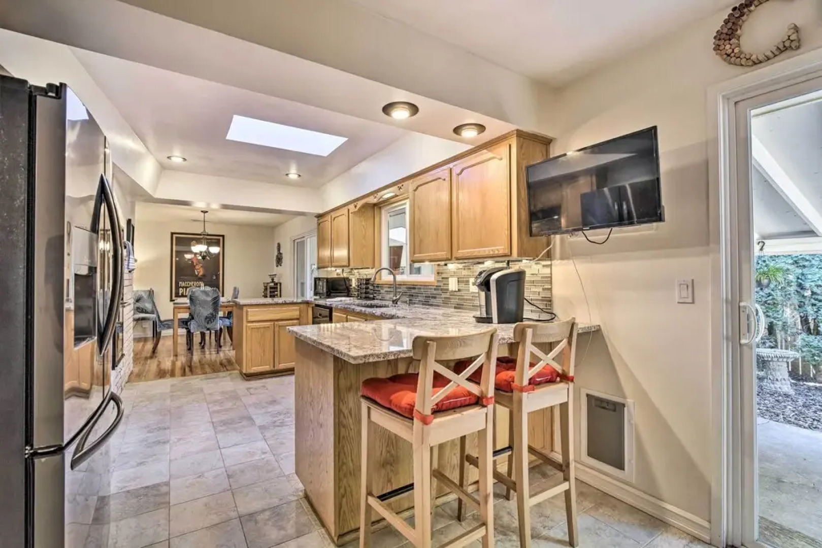 Charming Hillsboro Home w/ Yard, Dogs Welcome