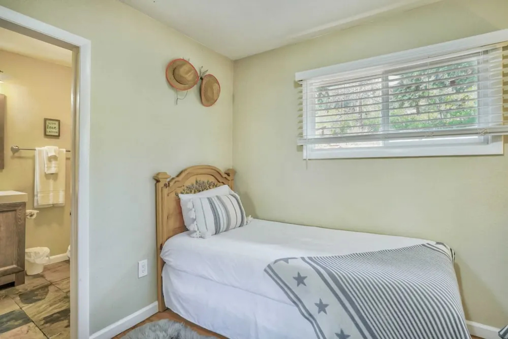 3BD Cowboy Cabin Pikes Peak Mountain Log Cabin