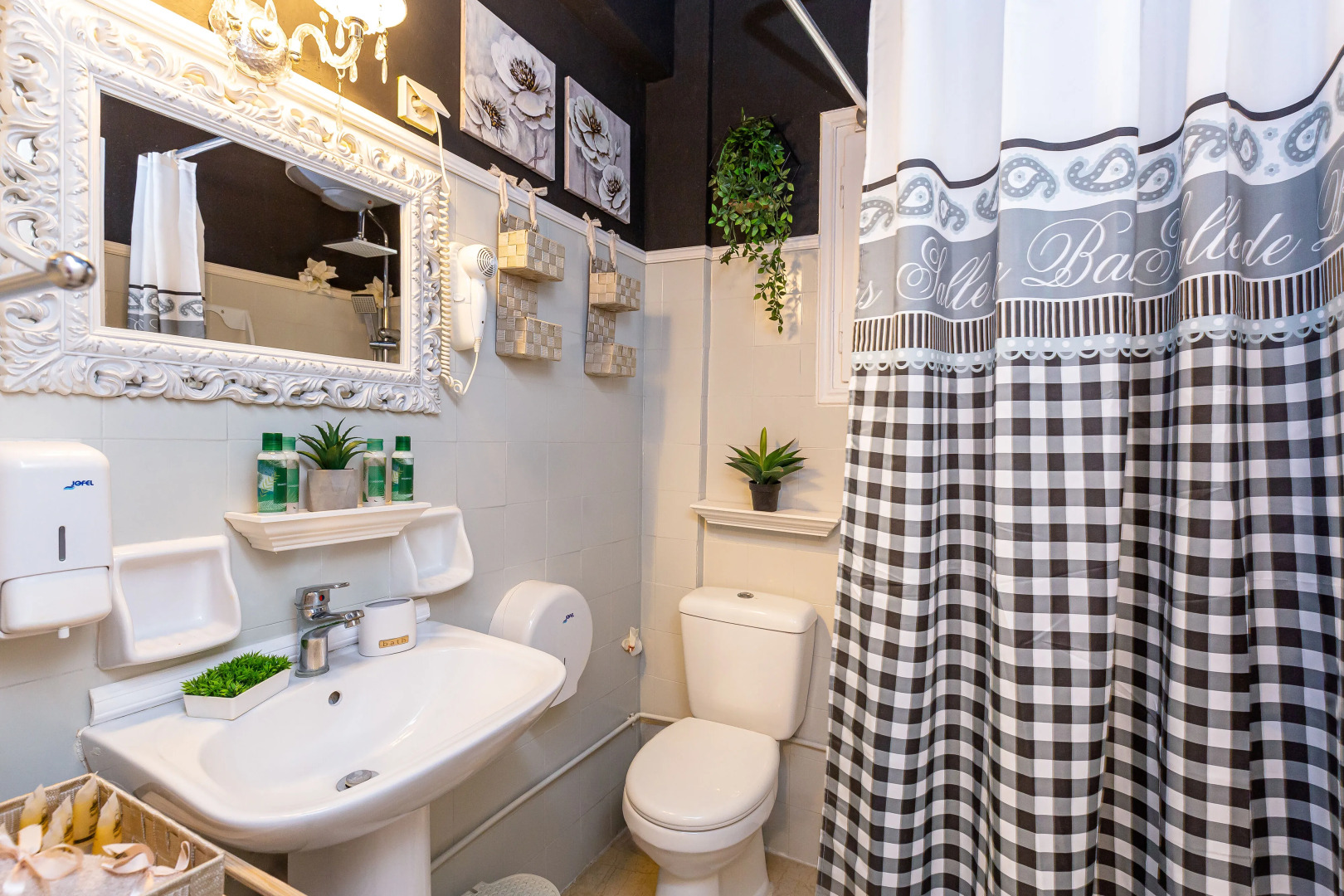 V.A. Boutique Apartments and Suites