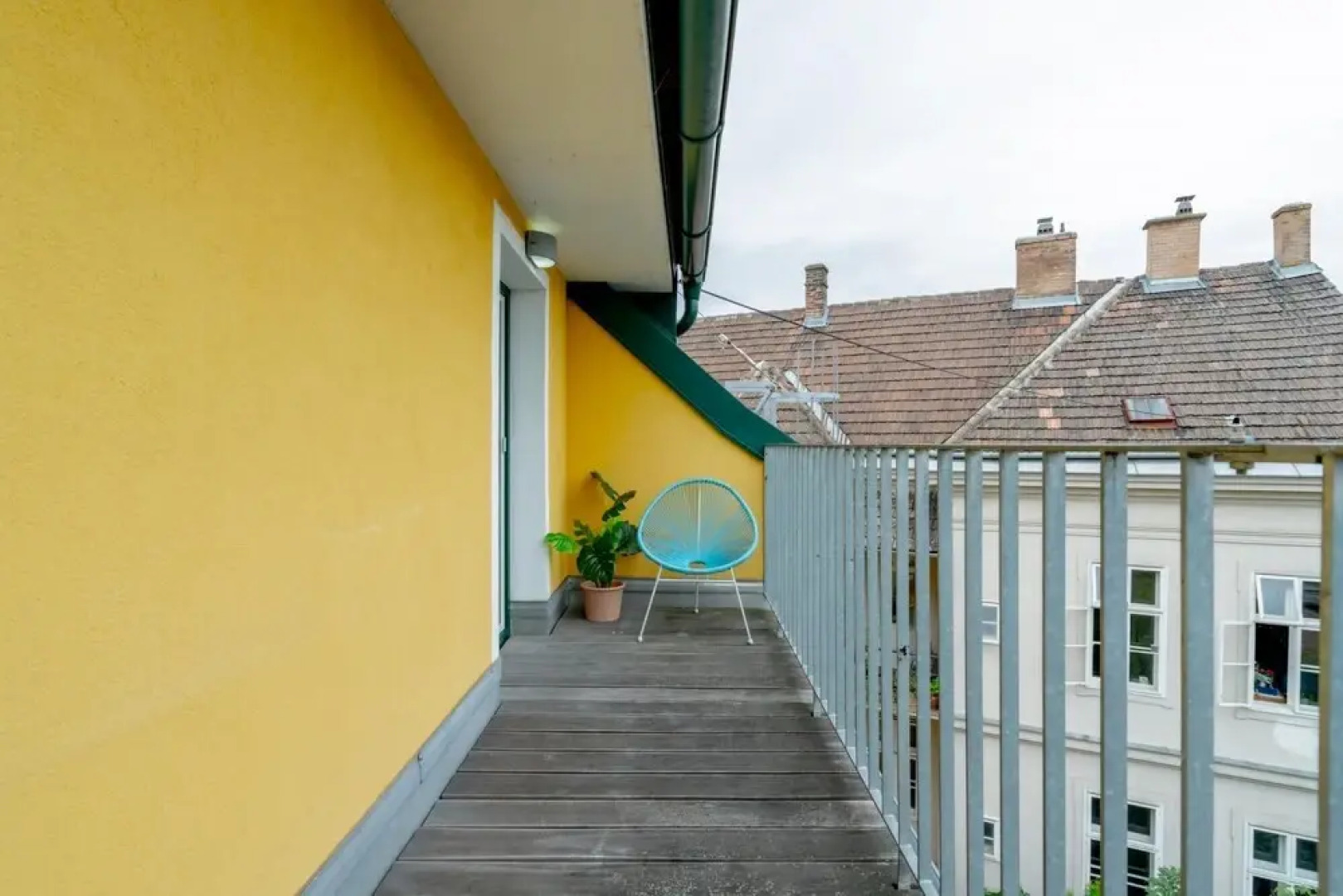 Top Floor Apartment With Terrace King Bed Air Conditioning in Krems City