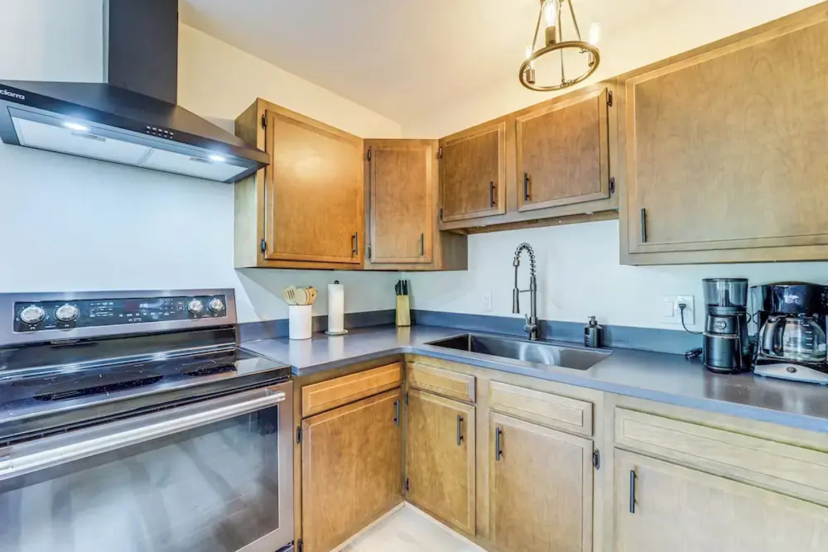 Roscommon Chalet w/ Hot Tub Near Higgins Lake!