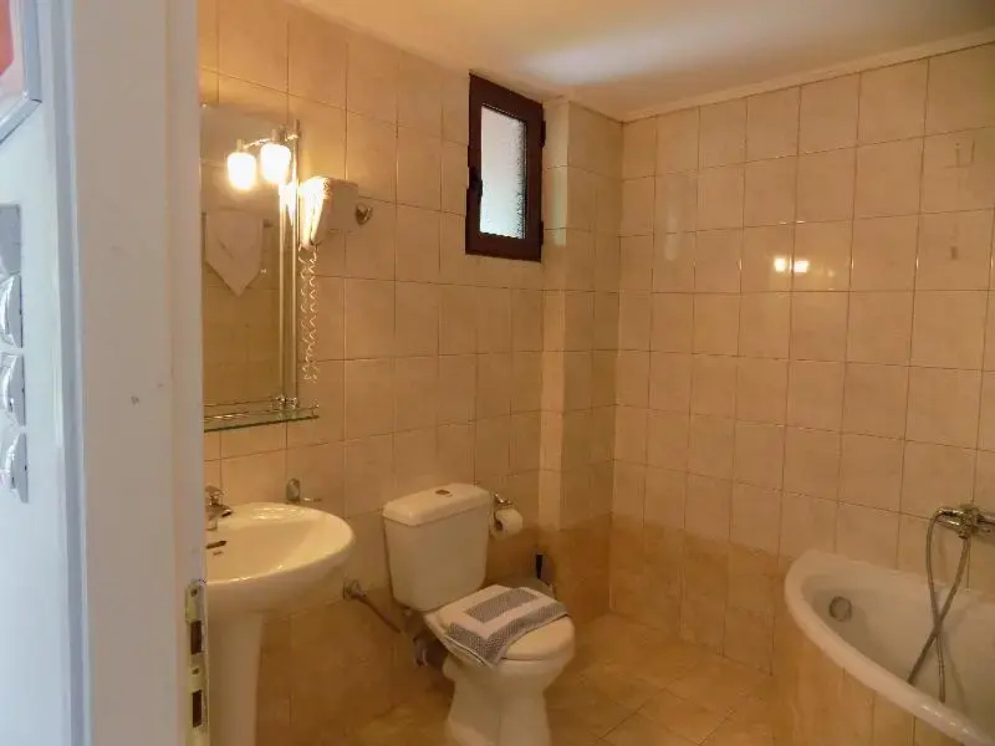 Lefkada Beachfront Apartment