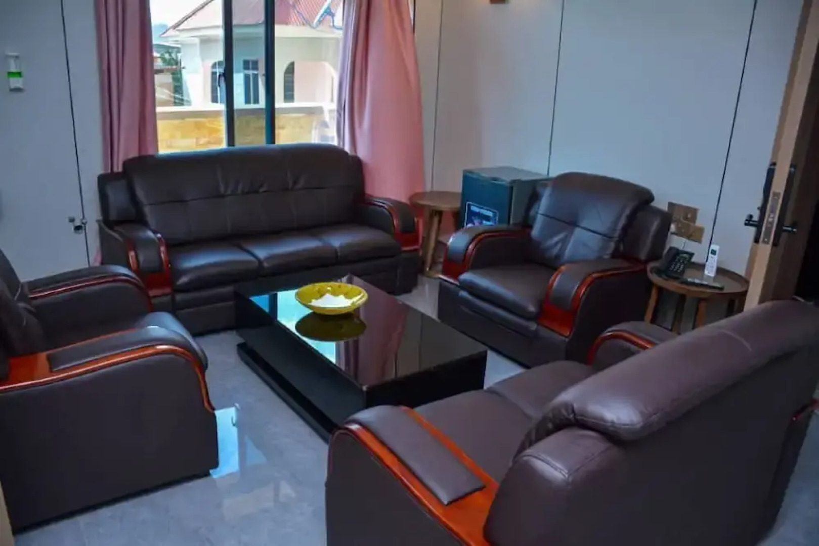 Unique Royal Hotel And Suites