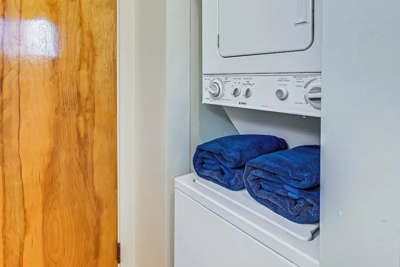 Walk to Flathead Lake: Airy Home w/ Mtn Views!