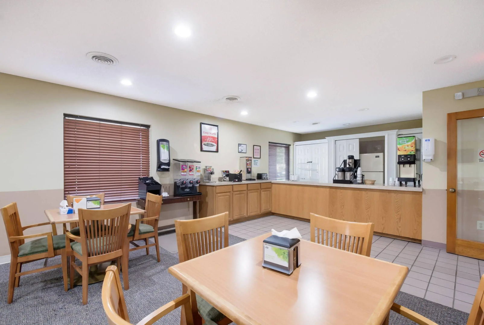 Econo Lodge Inn & Suites Knoxville East