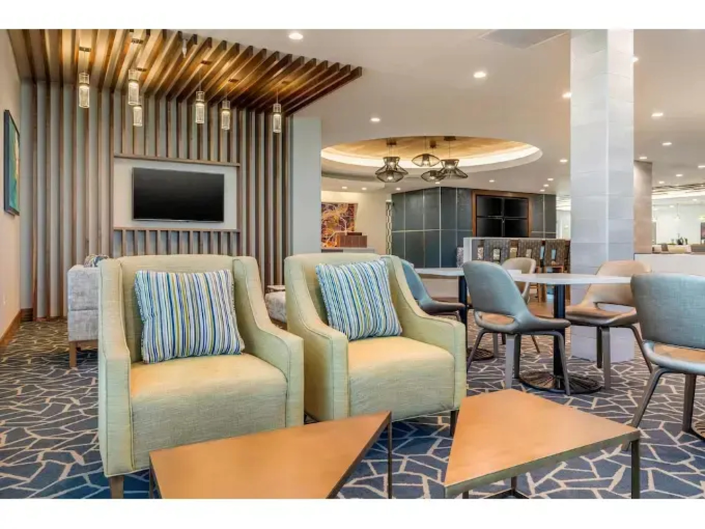 Cambria Hotel Bettendorf Quad Cities