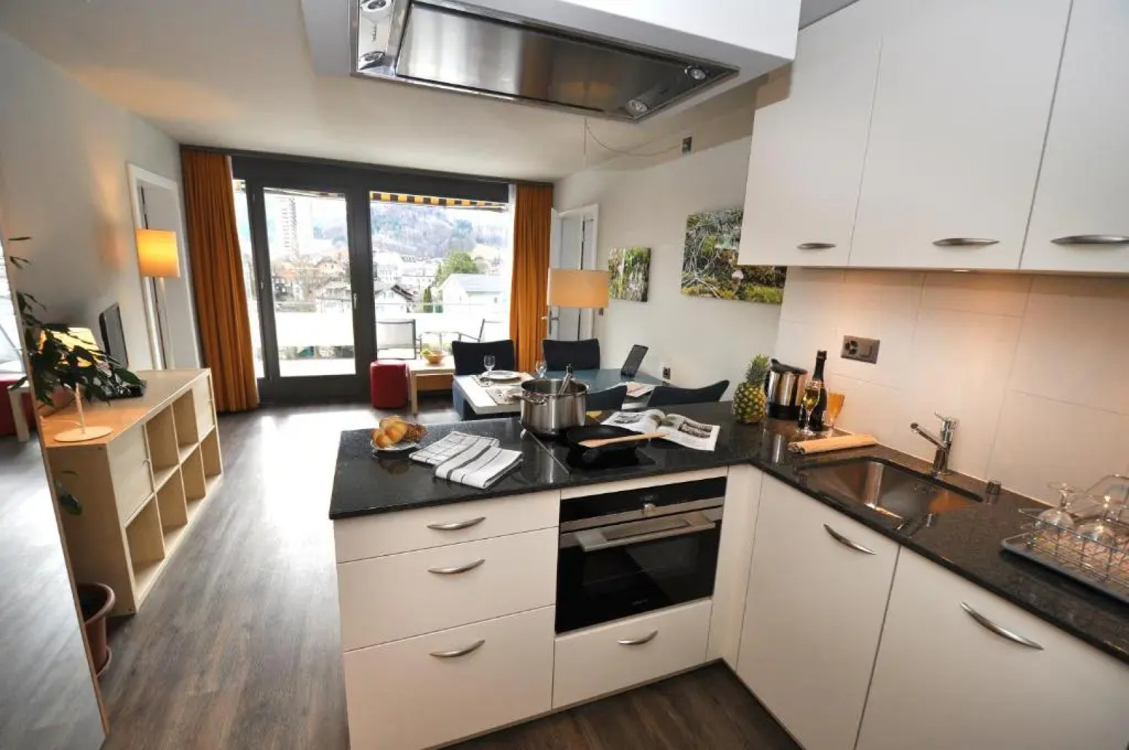 HOP Apartments & Suites