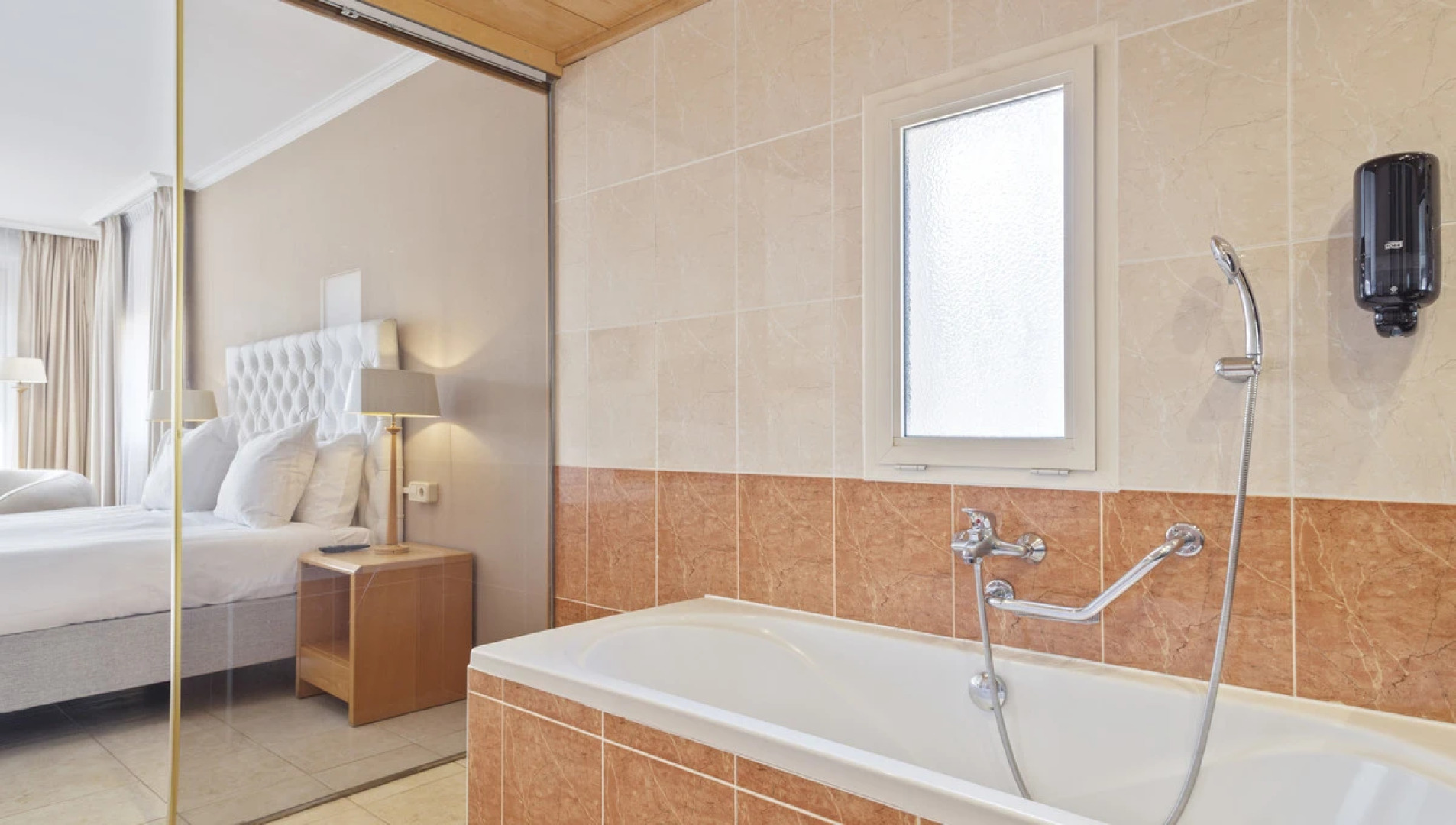 Van Der Valk Hotel Barcarola