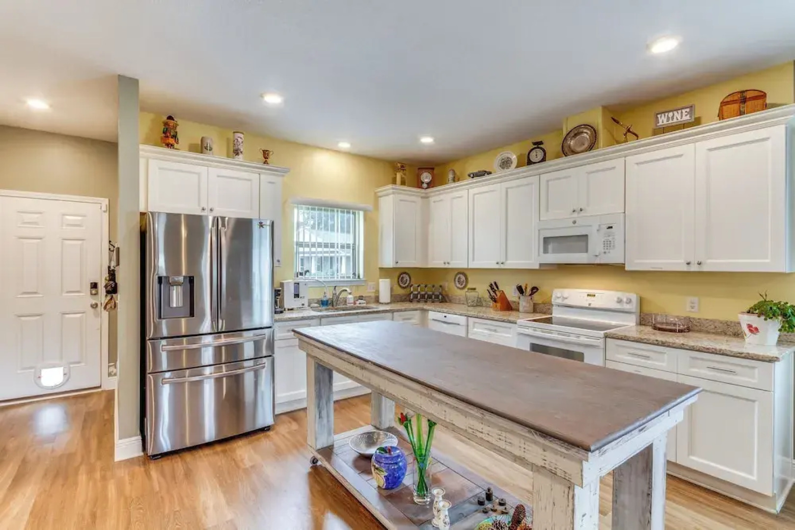 Pet-friendly Pensacola Home ~ 2 Mi to Bruce Beach!