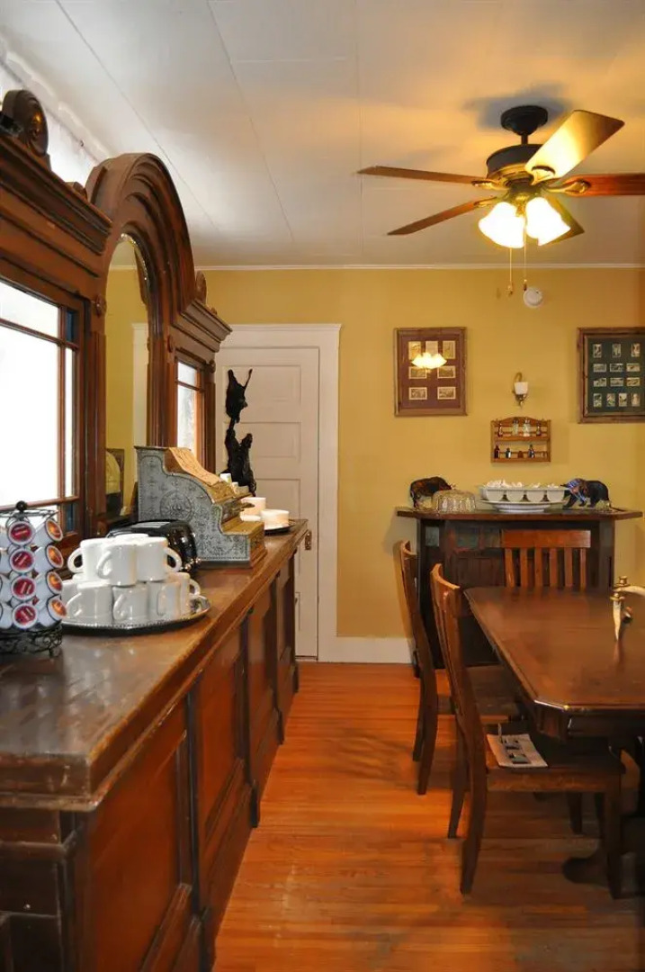 Victorian Inn & Carriage House