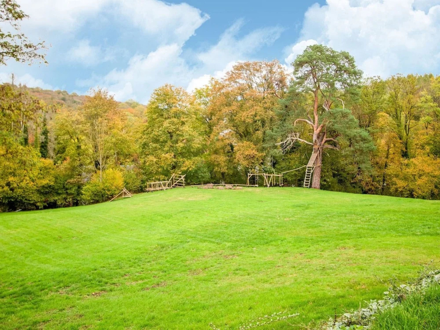 Wellness Castle With Cinema Bliss