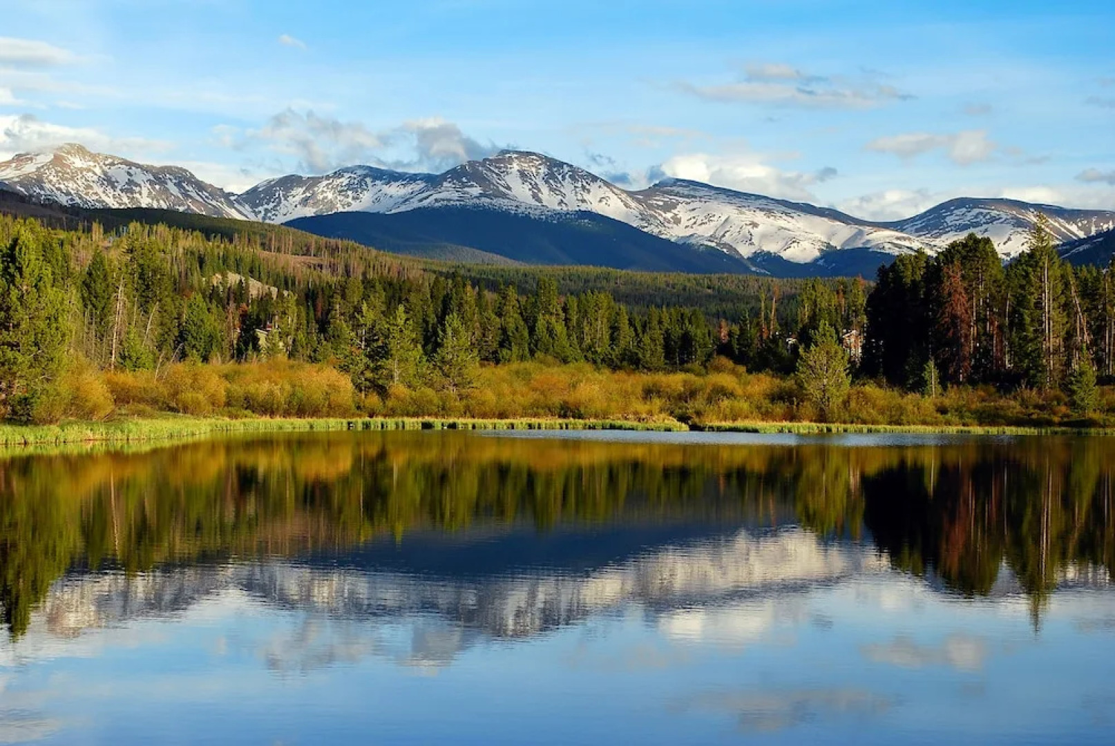 Secluded Mountain-view Log , Near Snow Trails 2 Bedroom Home