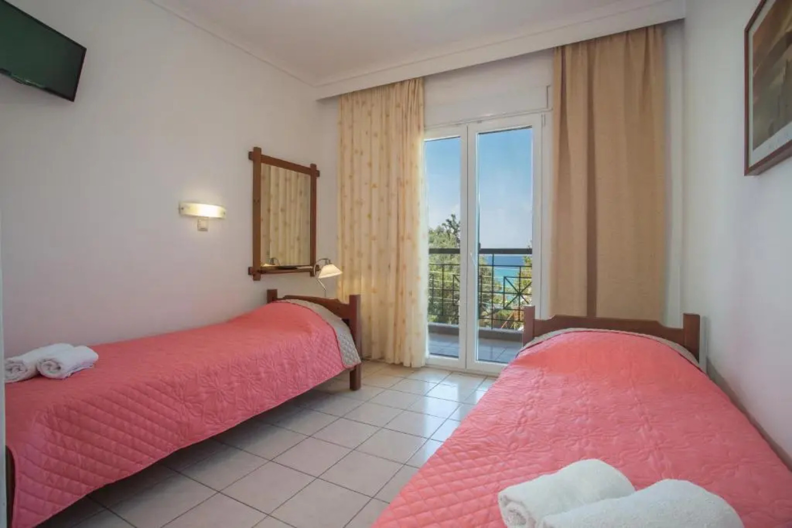 Theramvos Studios By Thomas