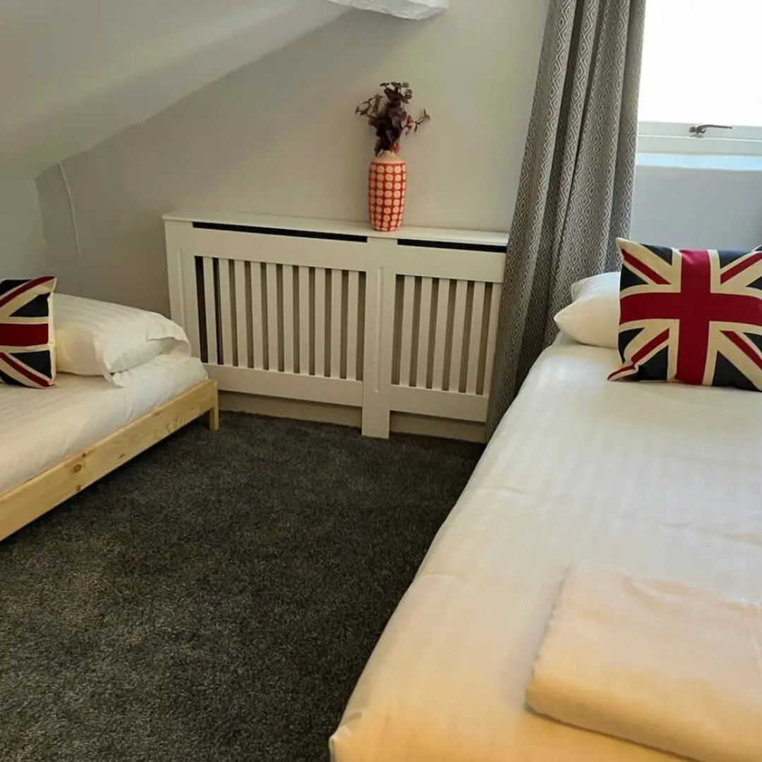 The North Wales Gathering - Hot Tub Sleeps Up 16