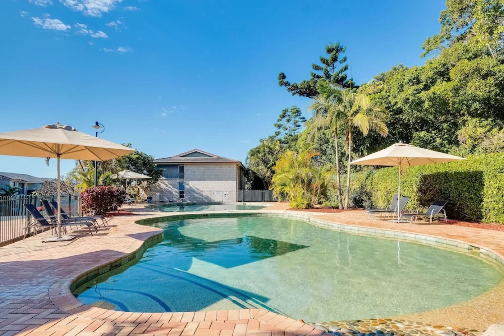 Aqualuna Beach Resort