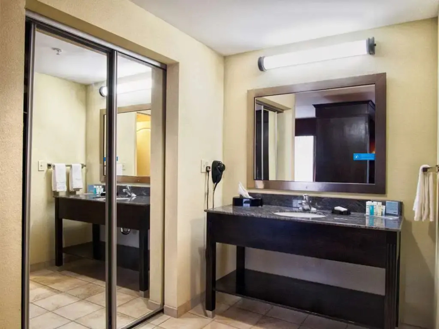 Hampton Inn & Suites Elk City