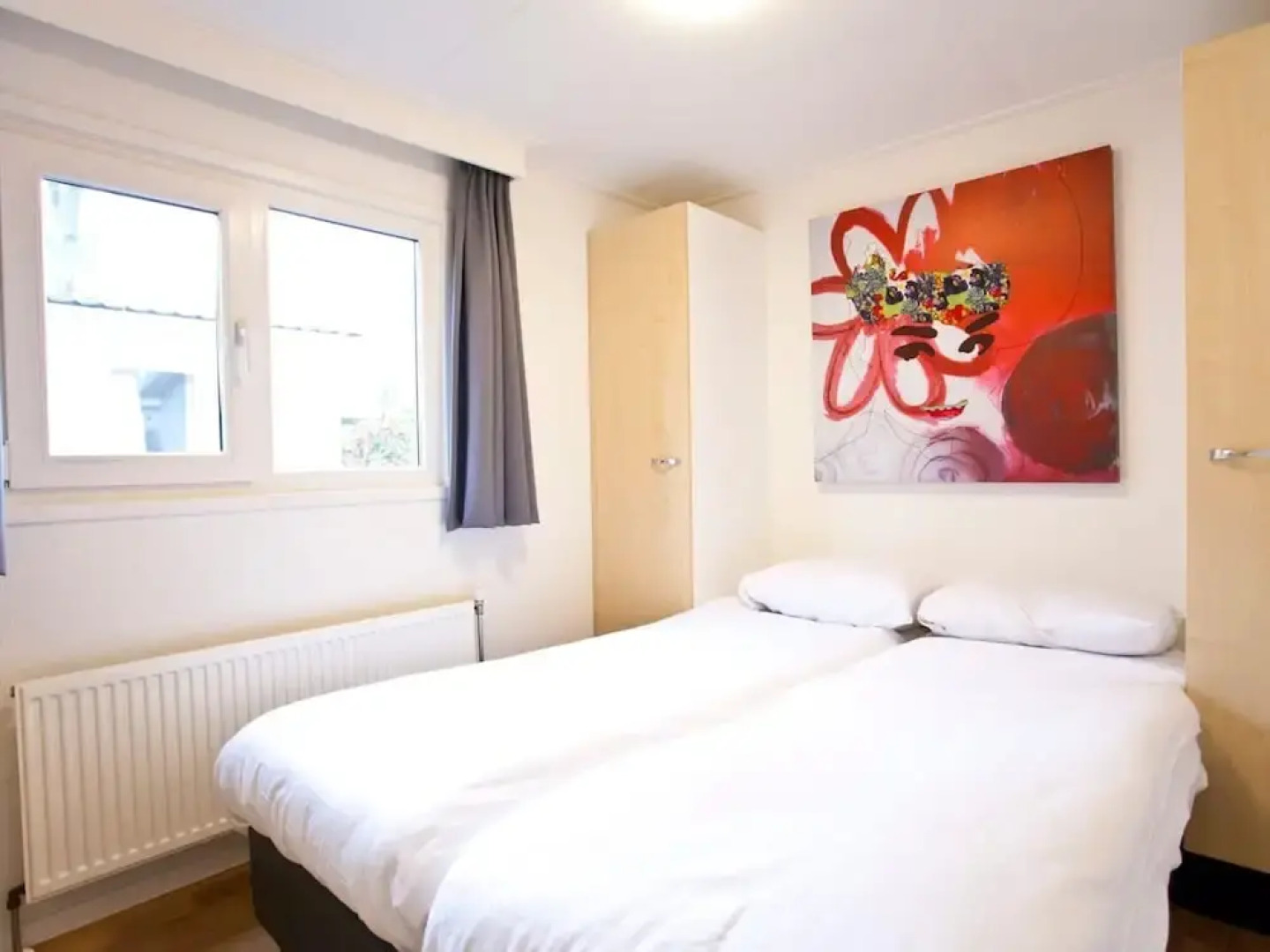 Well-kept Chalet in a Holiday Park, Adjacent to the Hoge Veluwe National Park