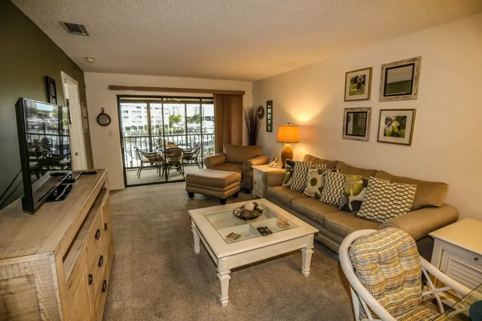 Estero Yacht & Racquet 322