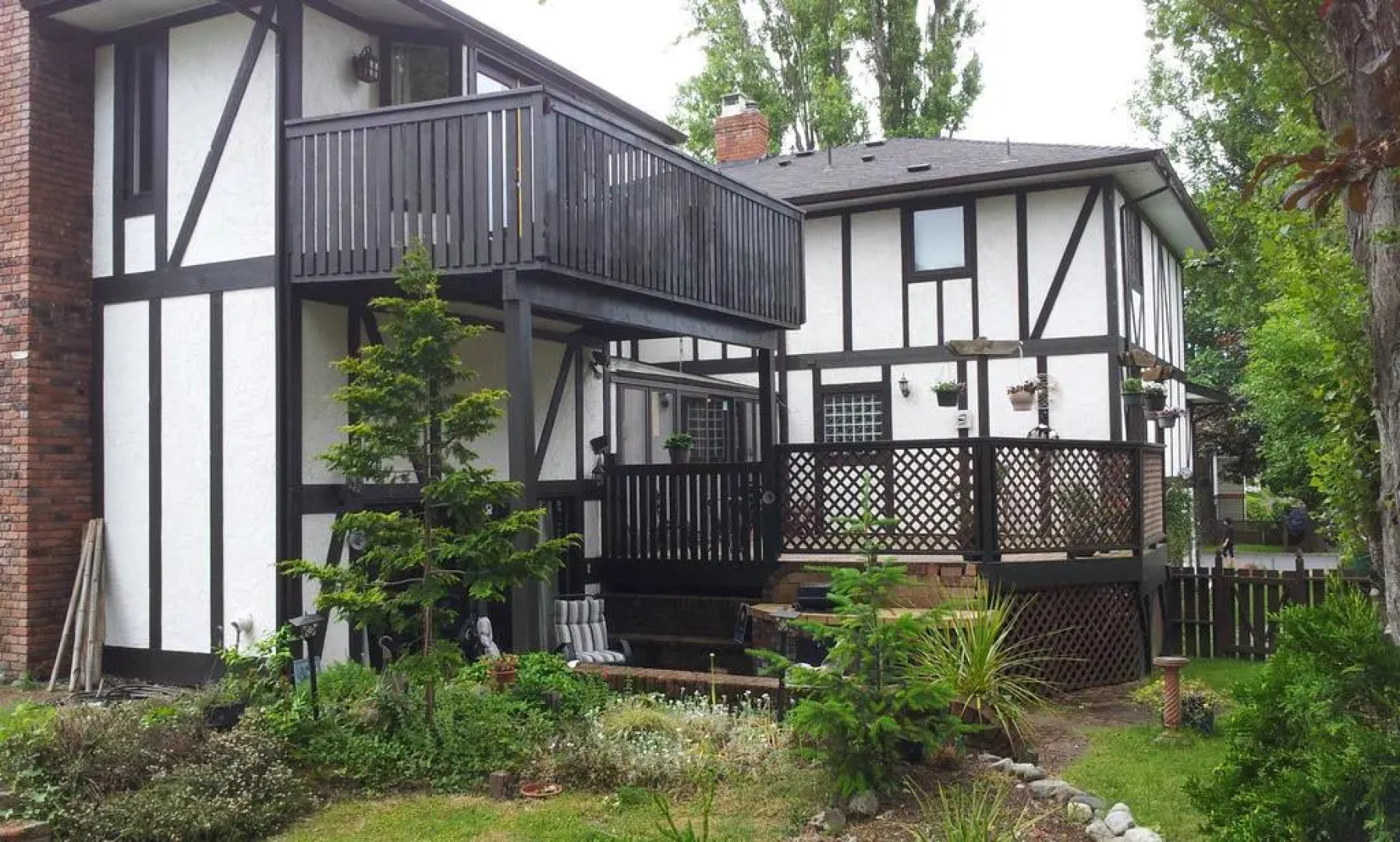 Hemingway's by The Sea