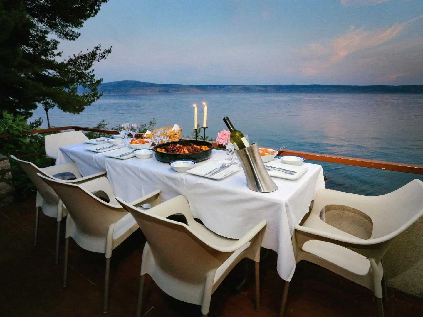 Fantastic Holiday Home With Amazing Garden, Private Pool, Directly on the Beach