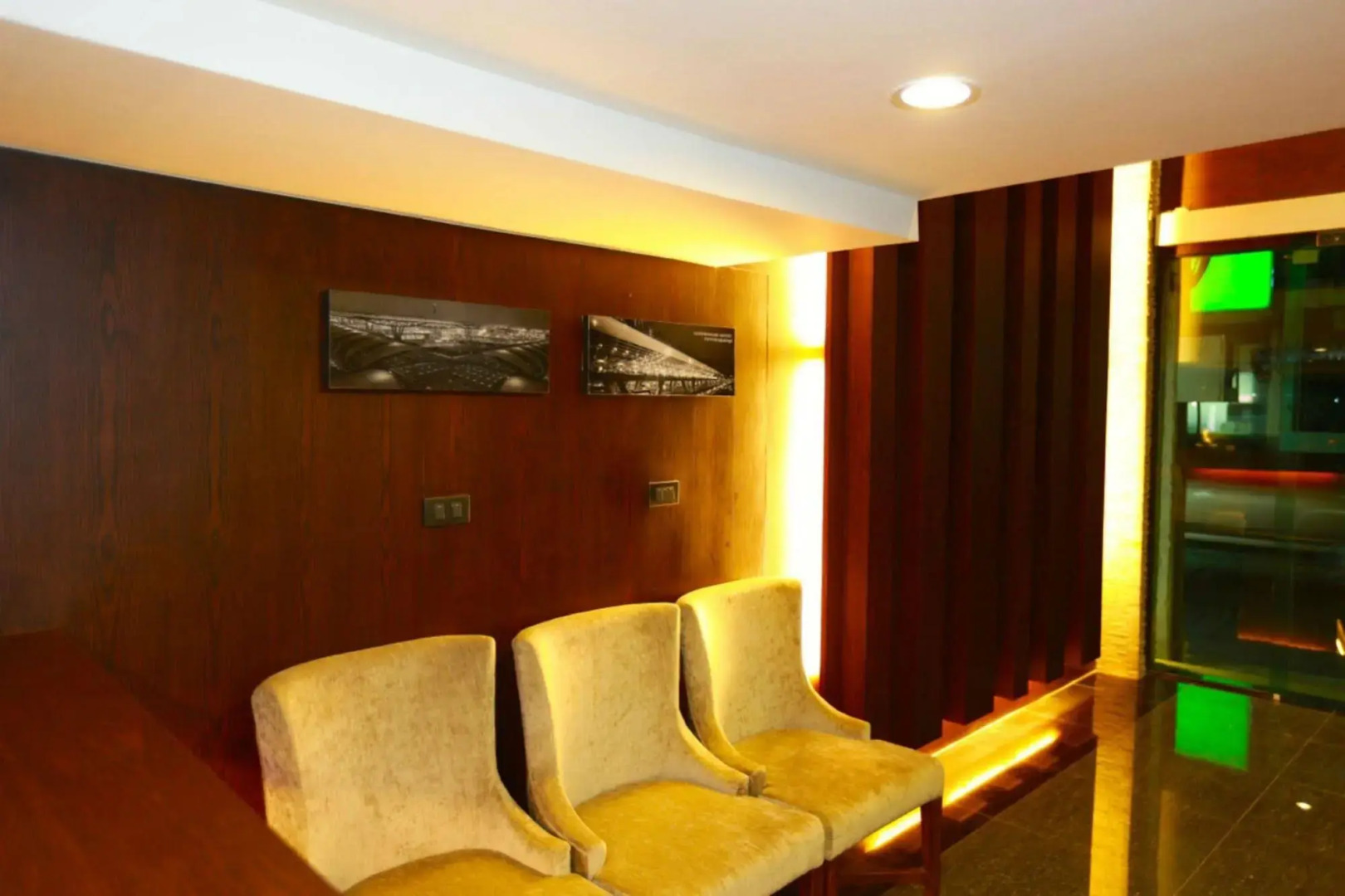 Collection O The Bangkok Airport Link Suite