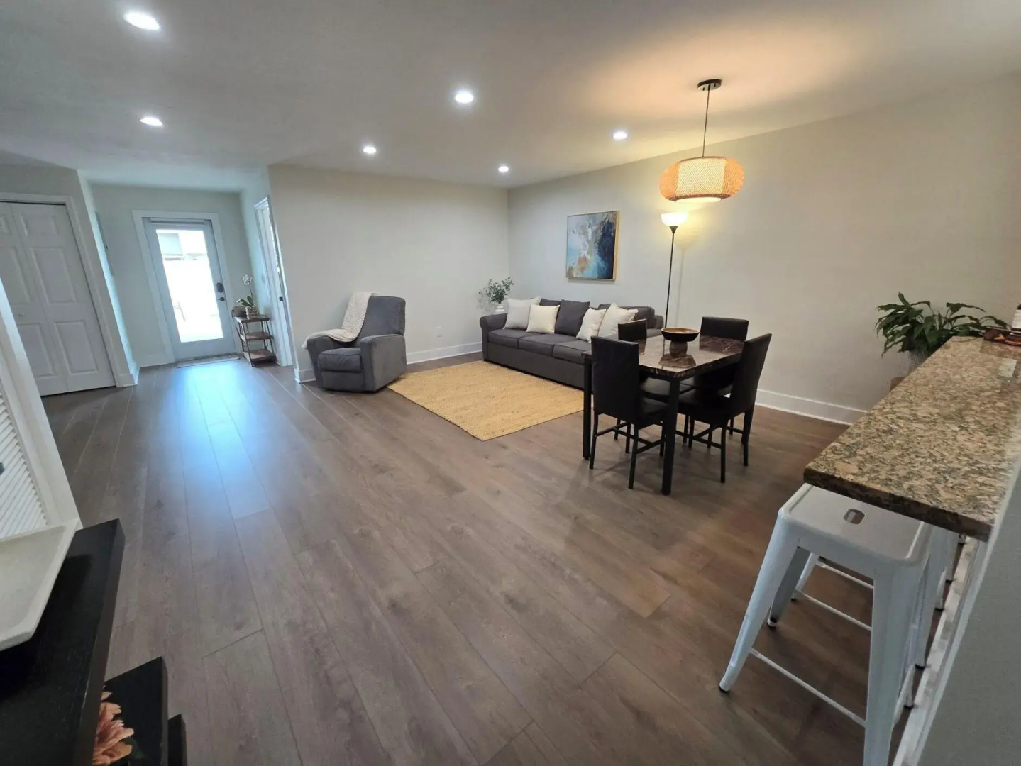 Luxurious & Spacious Townhouse in Prime Location