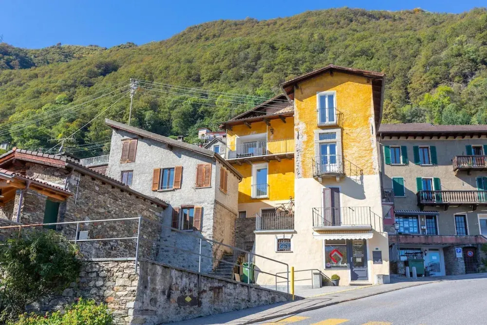 Yellow View Apartment