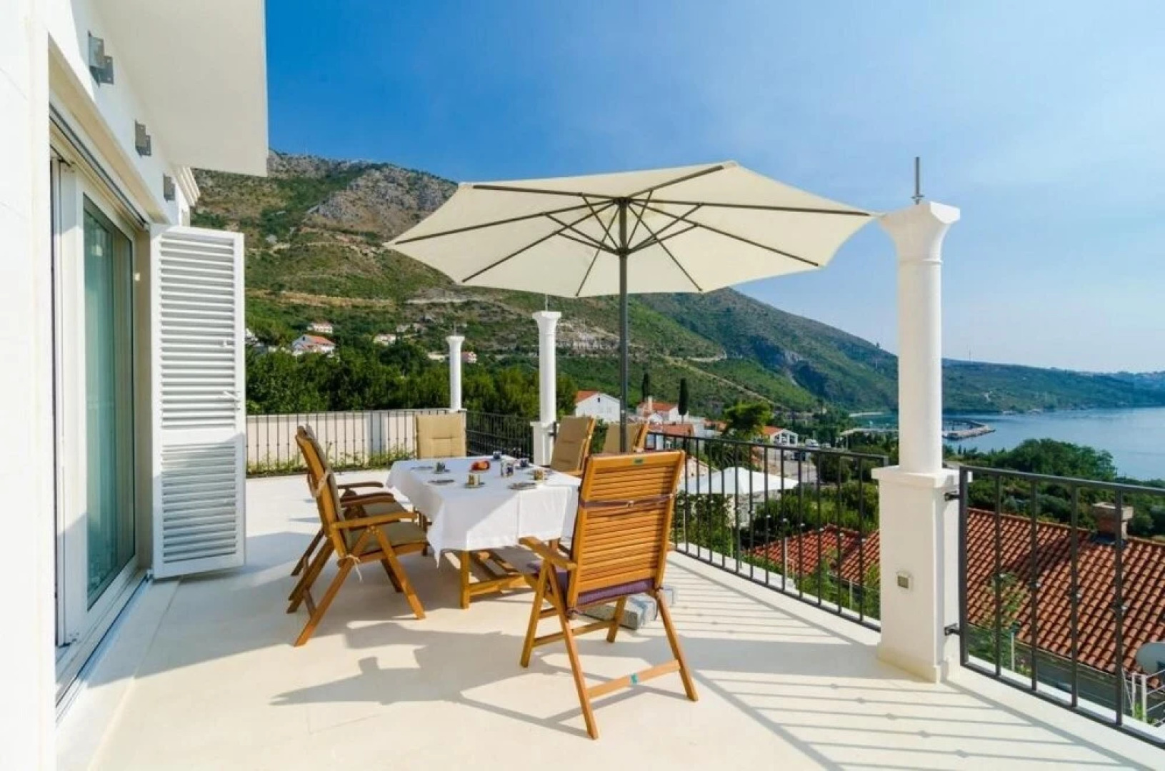 Villa Orlando - Five Bedroom Villa With Swimming Pool and Sea View ID Direct Booker 3375