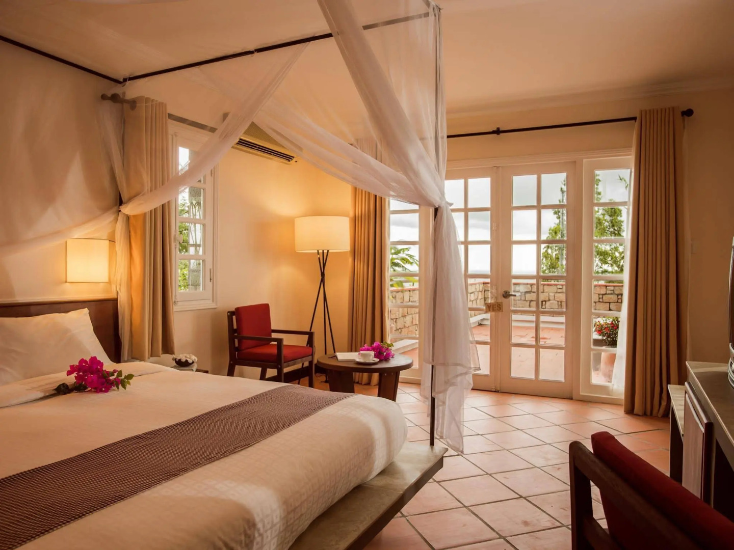 Victoria Nui Sam Lodge