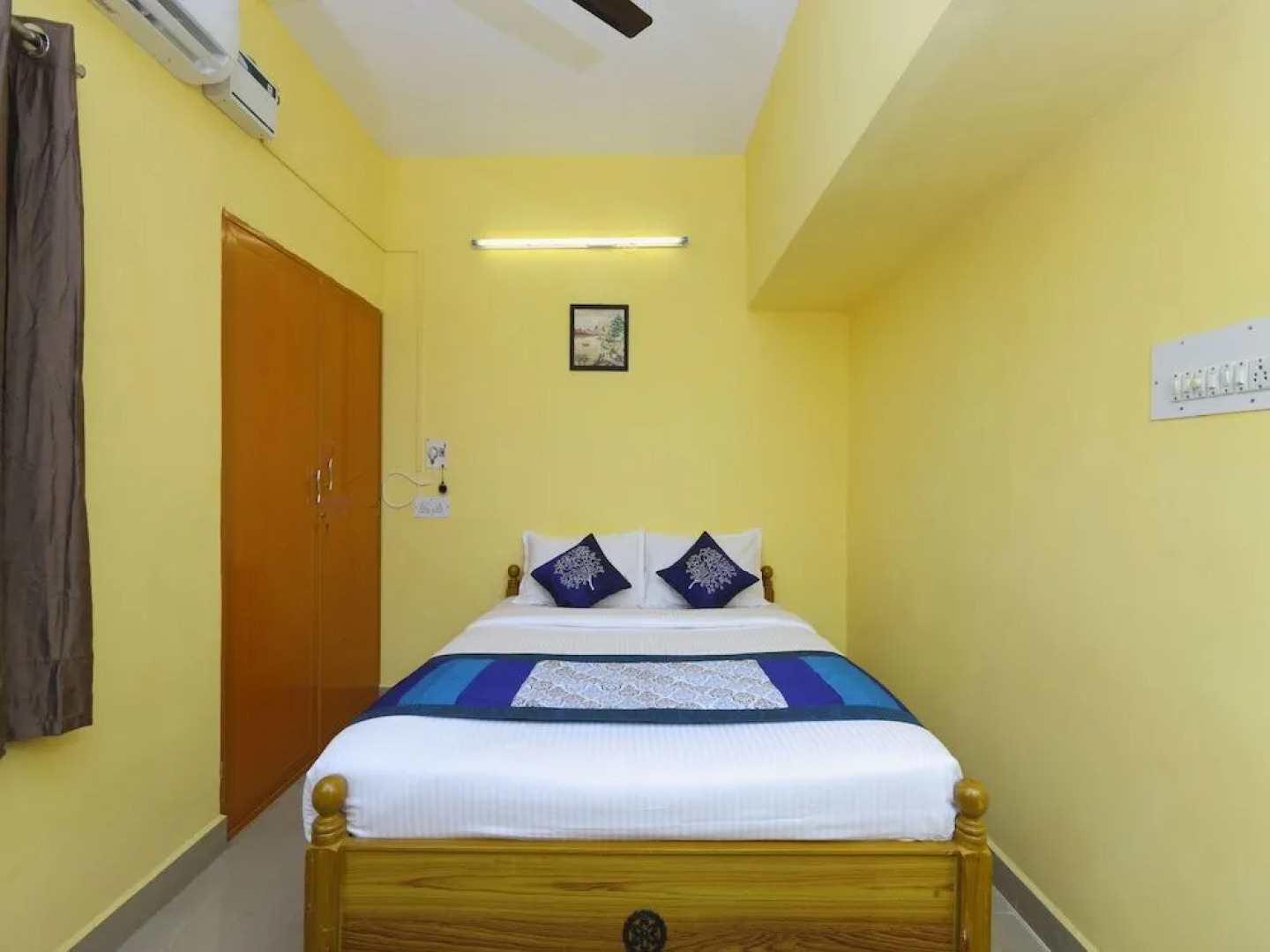 Oyo 15480 West Wood Residency