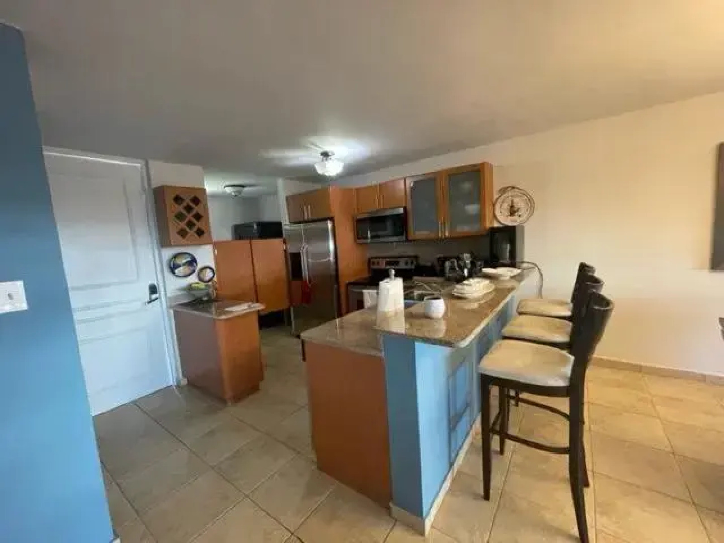 3 Bedroom Apt. close to main beaches/ attractions