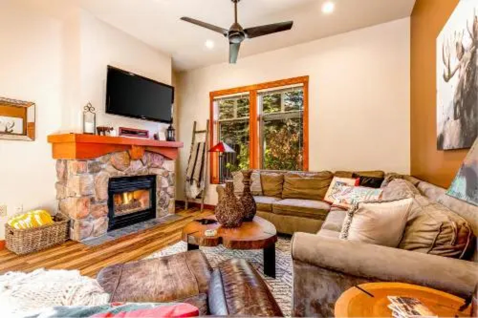 Eagle Springs East 101: Red-Wing Suite