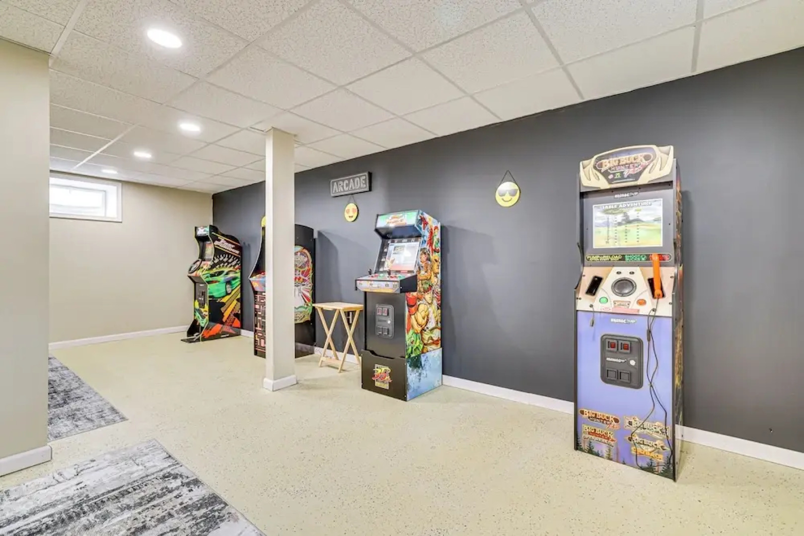 Hot Tub + Decks: Tree-lined Retreat in Pocono Lake