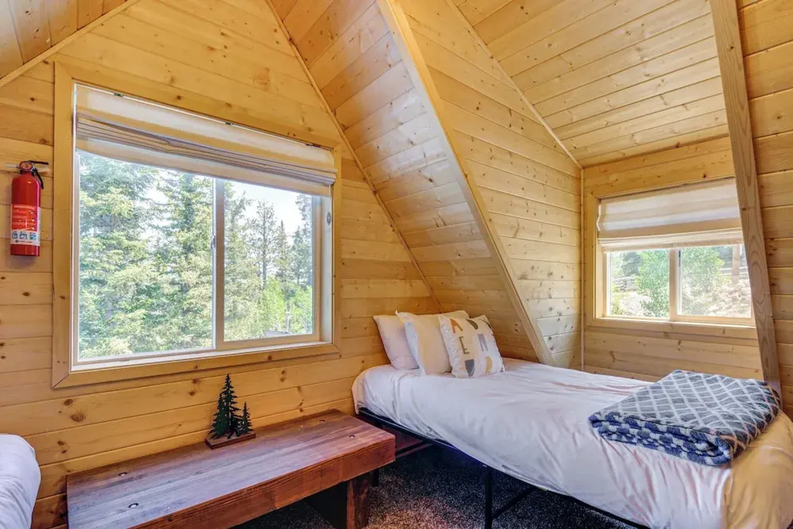 Inviting Utah Cabin w/ Spacious Deck + Fireplace!