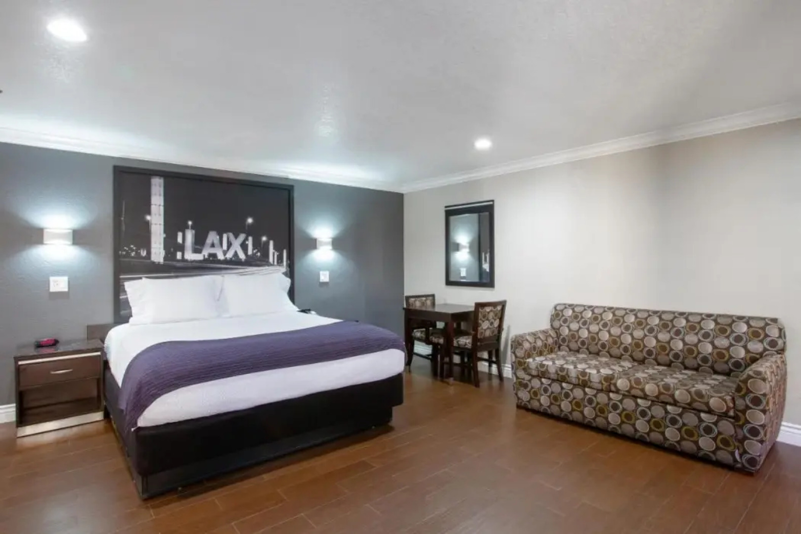 Elev8 Hotel Los Angeles LAX