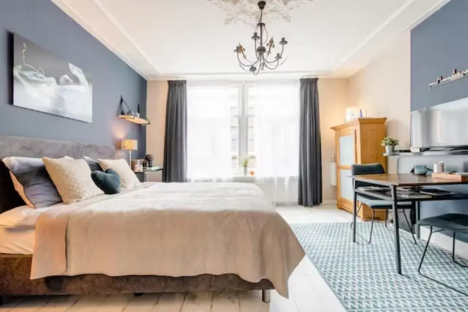 verzorgde kamer in monumentenpand