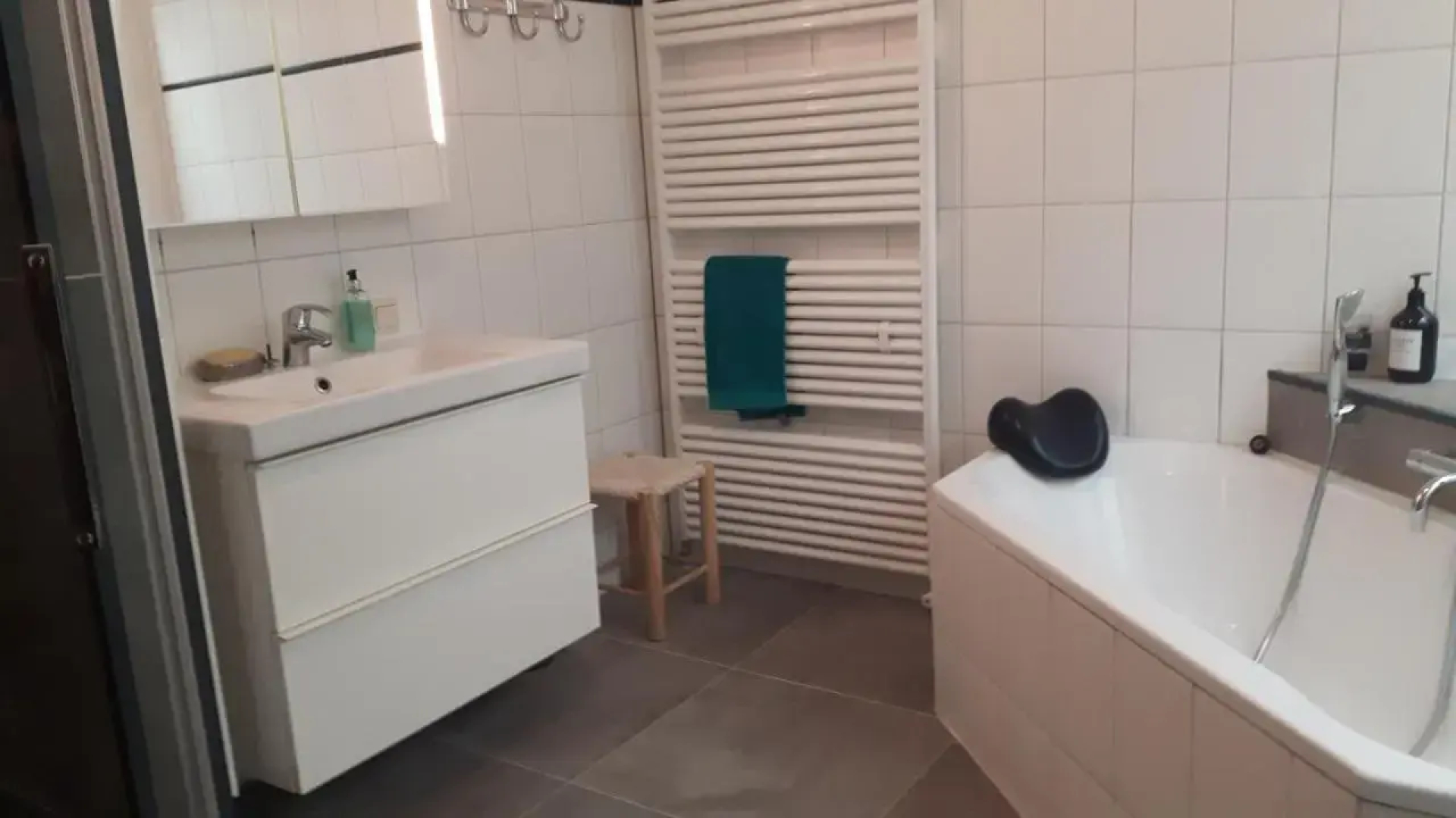 verzorgde kamer in monumentenpand