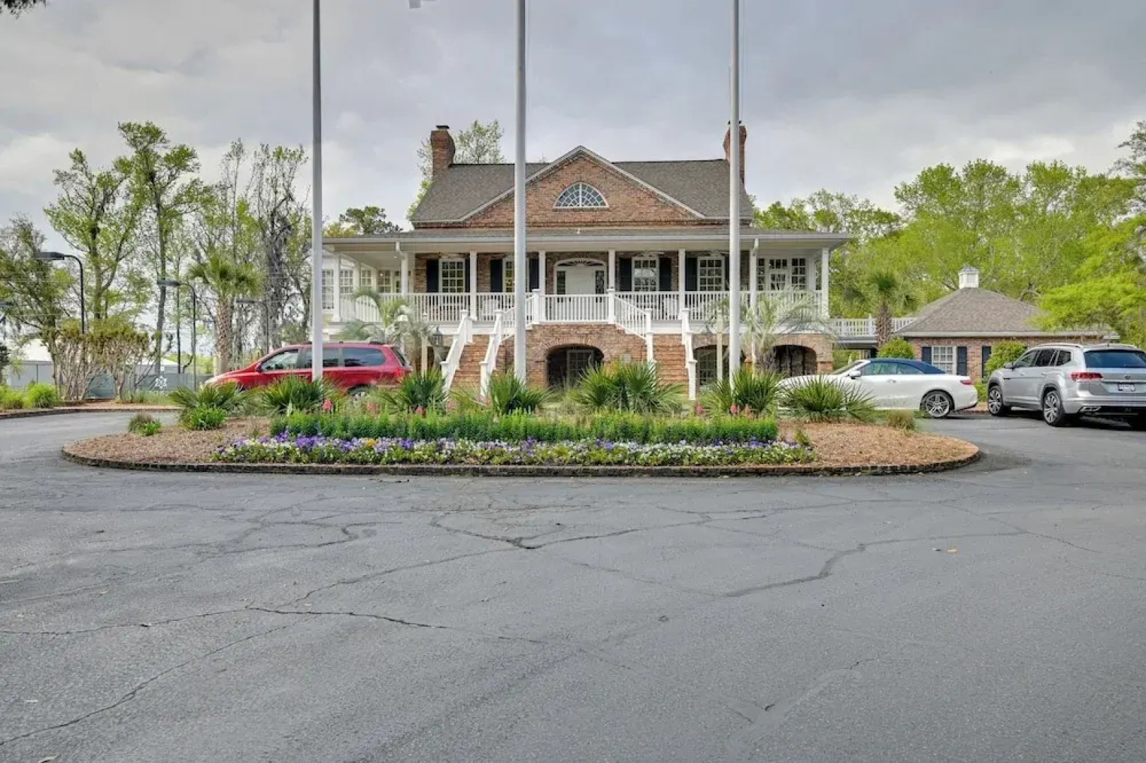 Cottage w/ Deck & Pool Access ~ 6 Mi to Beach