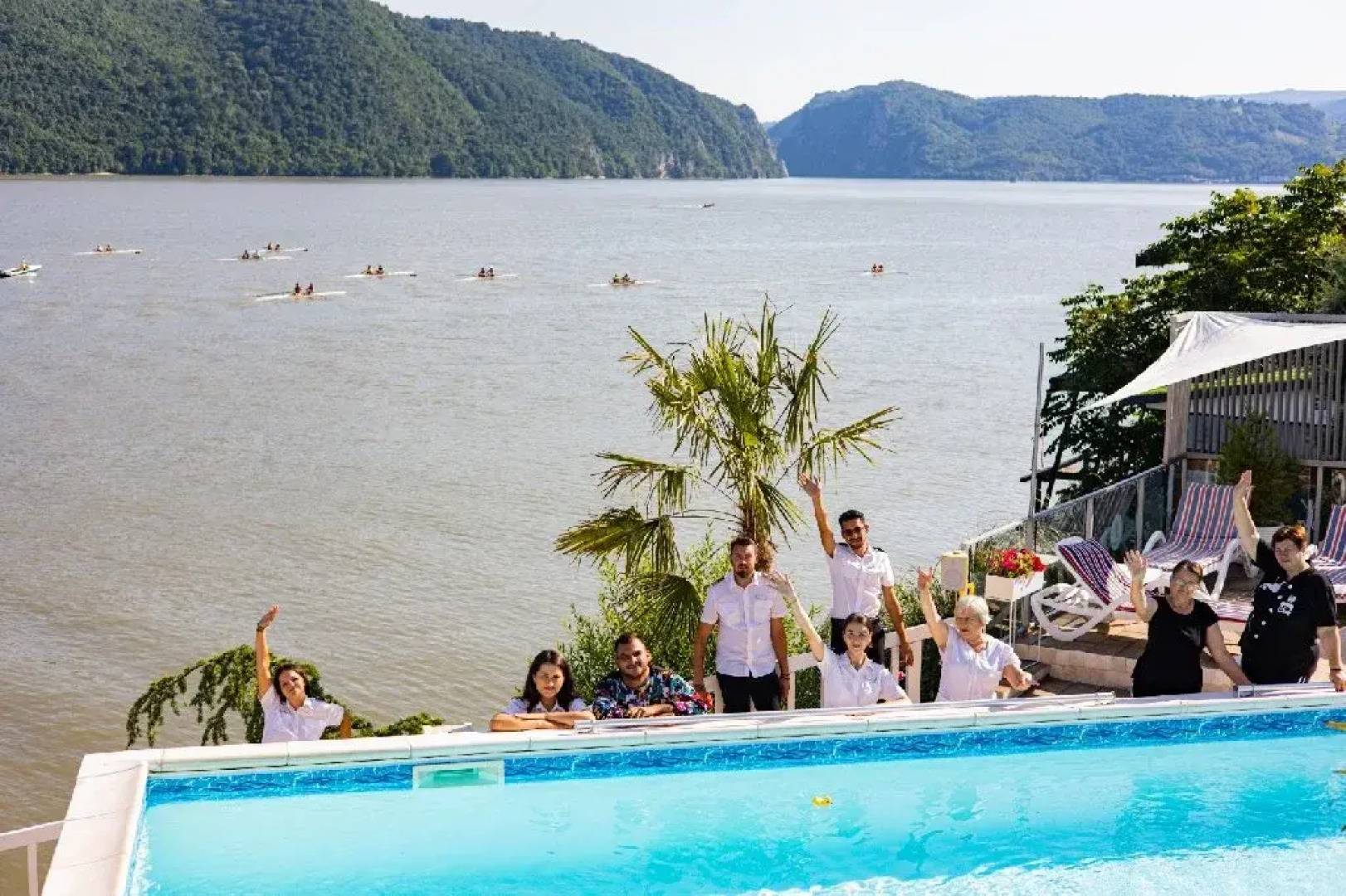 . RIVIERA 990 - Camere de Inchiriat