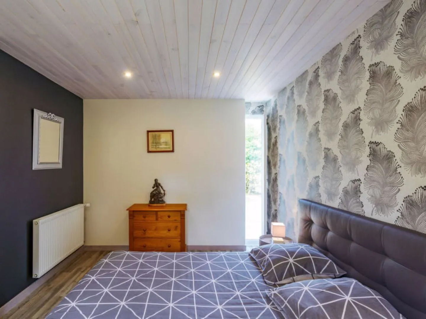 Les Volets Rouges (PEU101)