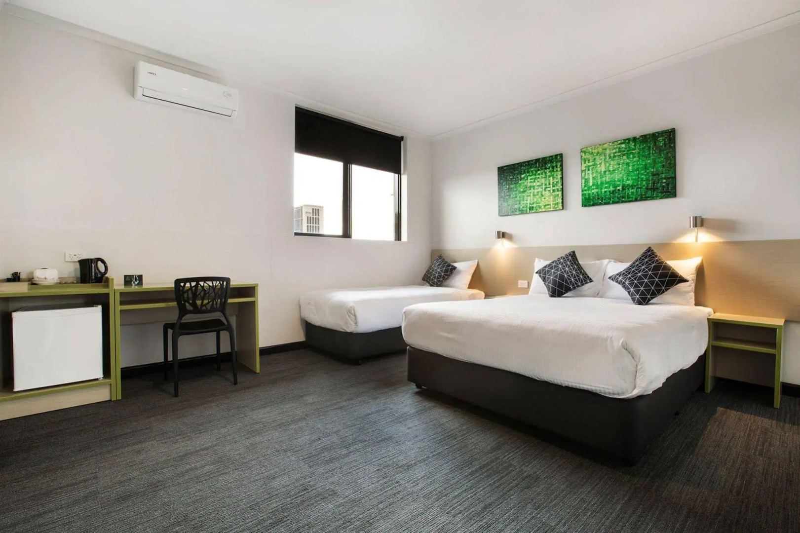 Nightcap at St Albans Hotel